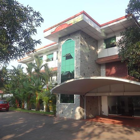 Hotel Mithila Eramalloor Buitenkant foto