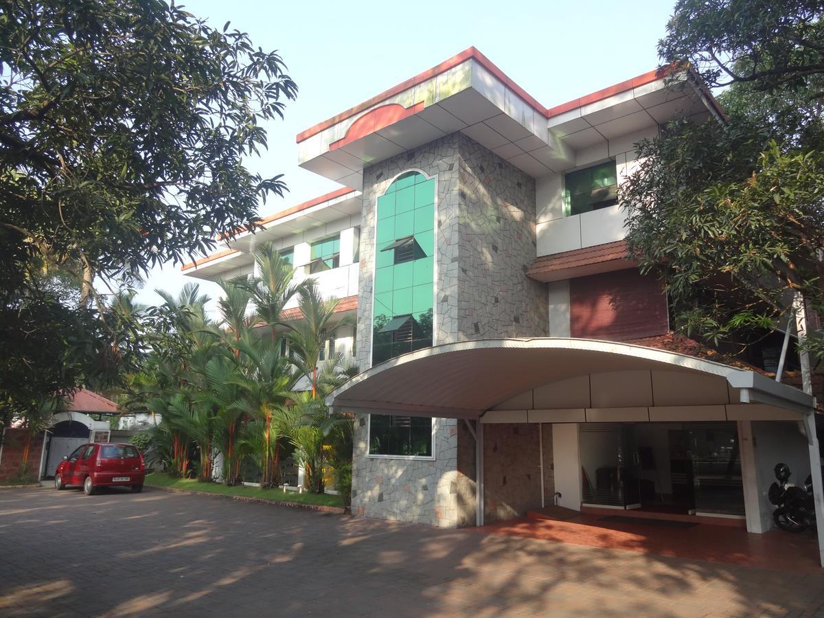 Hotel Mithila Eramalloor Buitenkant foto
